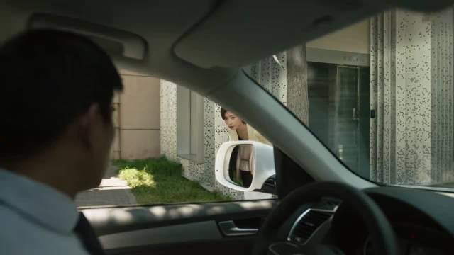 苏苏误以为振华不守时，实因扭伤腰部无法动弹