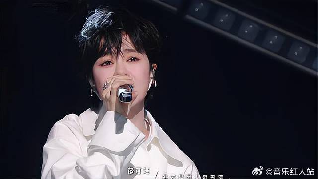 郁可唯一首《谁不是》，与胡彦斌唱尽人生苦楚，歌词太扎心！