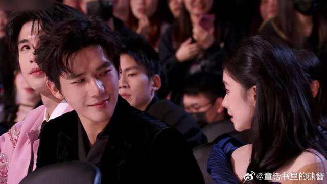 磕到真的了，当王安宇看向刘浩存的时候，眼神不要太过深情丨星光