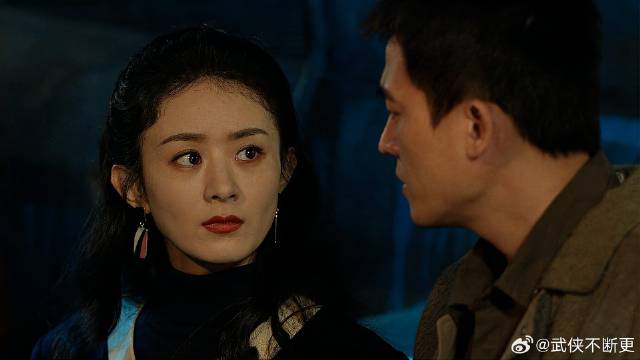 许半夏前排吃瓜，下秒美女一动作，直接惊呆许半夏