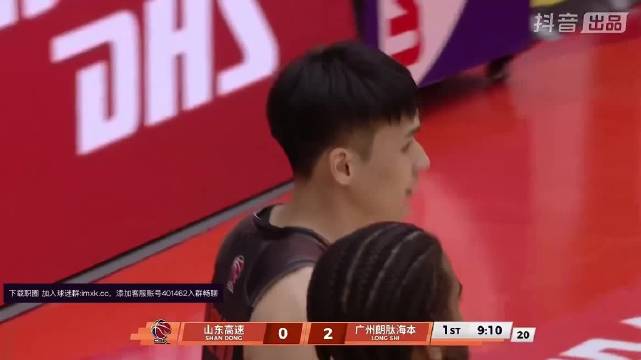 山东男篮首节21比14领先广州男篮