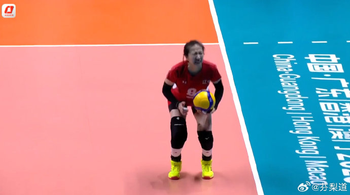 丁霞的腰伤情况是否对辽宁女排在本场比赛中的表现造成了影响？