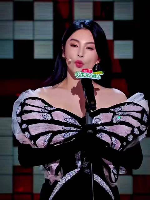 张雨绮在脱口秀上吐槽被马背上大胸肌弟弟pi腿，不过不知道是不是真的