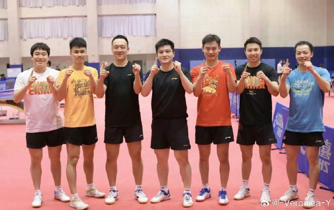 除许昕、林诗栋、梁靖崑外，还有哪些国乒队员为徐晨皓送上了祝福？