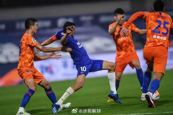 山东泰山队第五外援，特别是目标中的中卫人选有何最新进展？