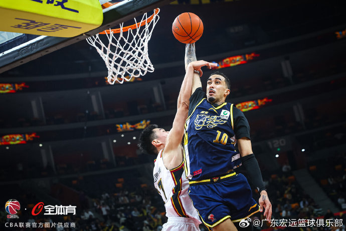 广东男篮的年轻球员在近期的连胜中发挥了什么作用？