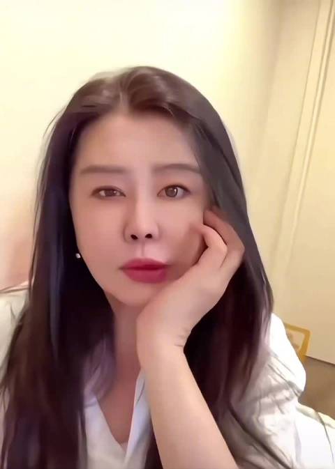 曾经的王祖贤那么美好那么有灵气，现在差点没认出来