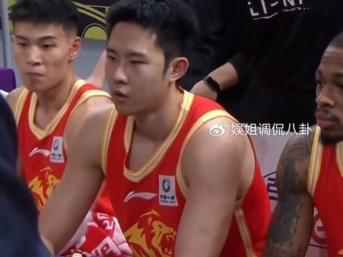 广厦vs青岛：布朗PK韦瑟斯庞引超级外援对决 王博客场挑战刘维伟