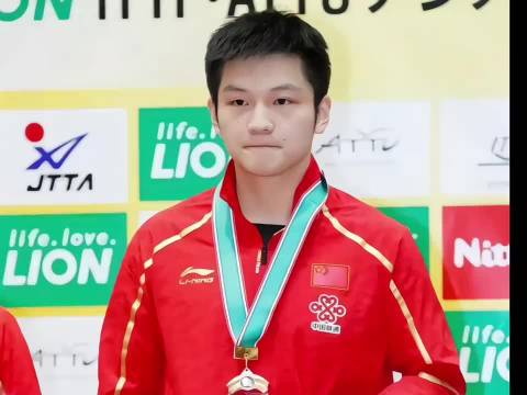 张继科在樊振东的凶变直线面前吃了亏，化身飞人也没能救到球！ 樊振东 张继科