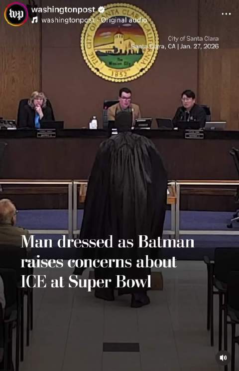 硅谷男子扮蝙蝠侠抗议超级碗移民执法