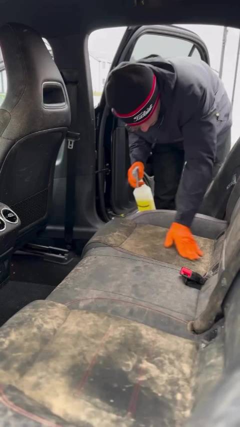 翻毛皮座椅如何深度清洁 先刷再吸