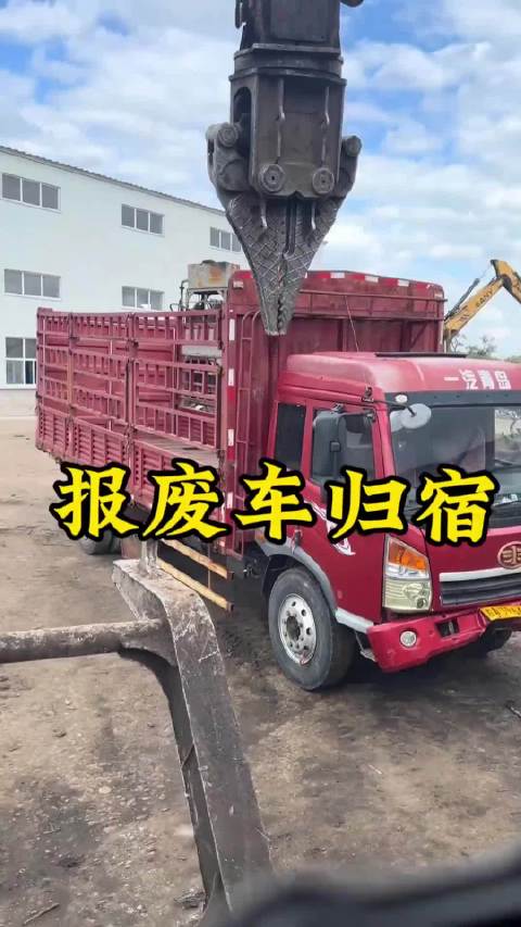报废红卡车拆解实录，专业分类，把资源全利用