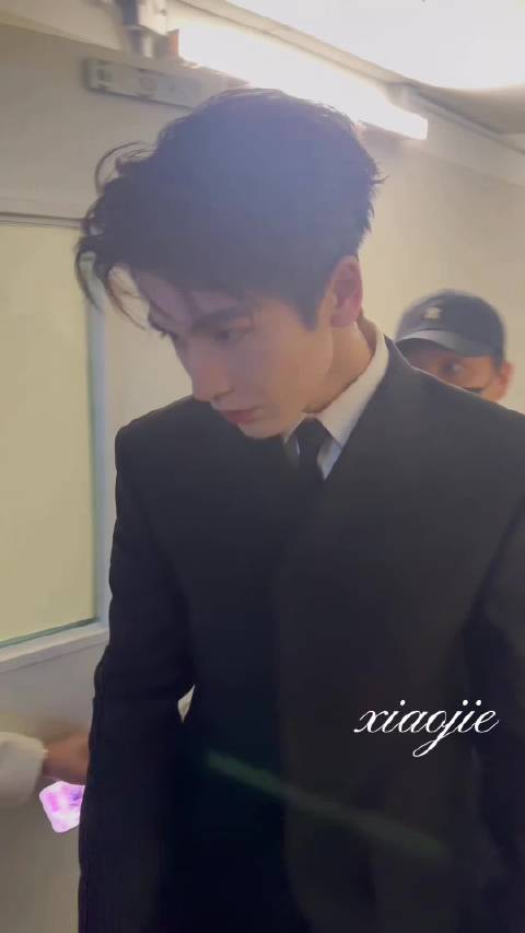 zlh张凌赫萧厉 大背头 哔哔机 舞池里的007