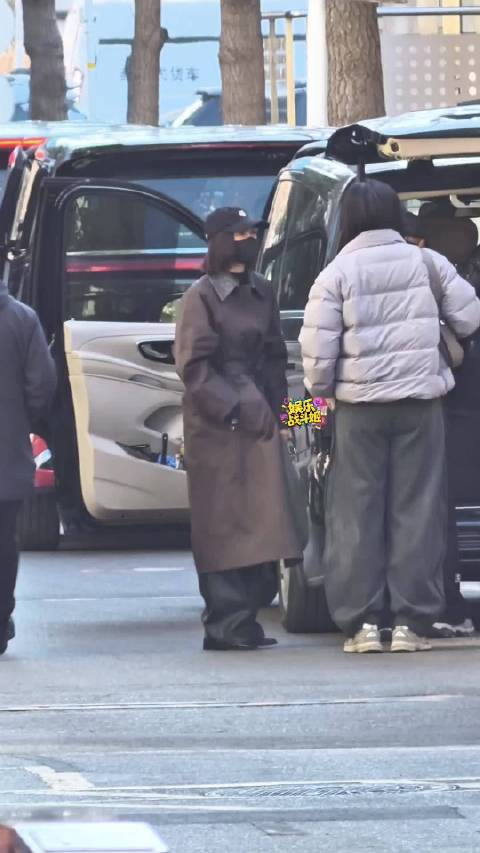 秦岚亮相央视春晚第三次联排