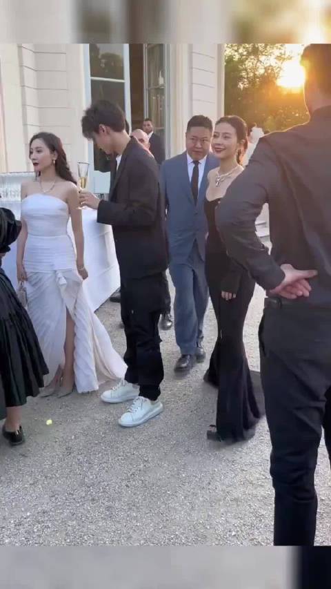 高圆圆宋慧乔同场出席活动，40+依旧貌美如花