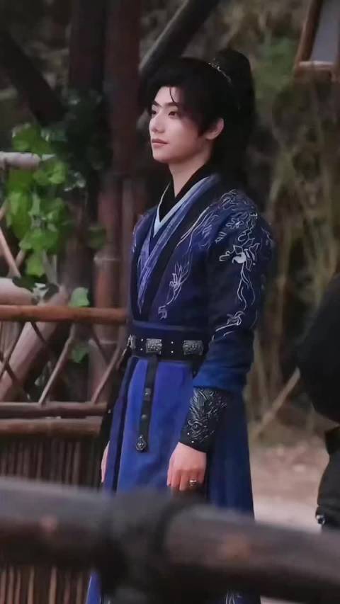 李振宁首演武侠剧《流星蝴蝶剑》，红衣骑马打戏惊艳