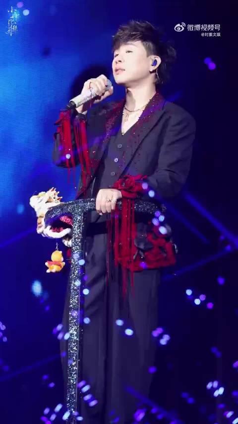 胡彦斌宣布2025至2026演唱会每张门票含金片