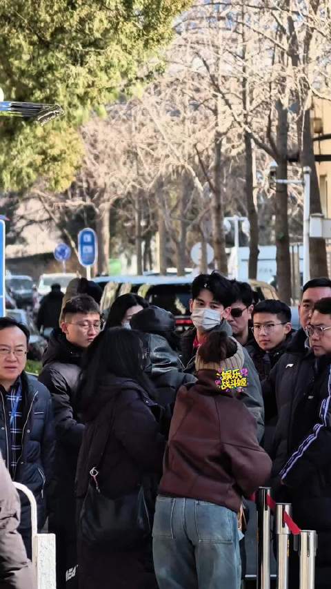 胡先煦穿着飞驰人生3羽绒服亮相春晚联排2026央视春晚第三次联排