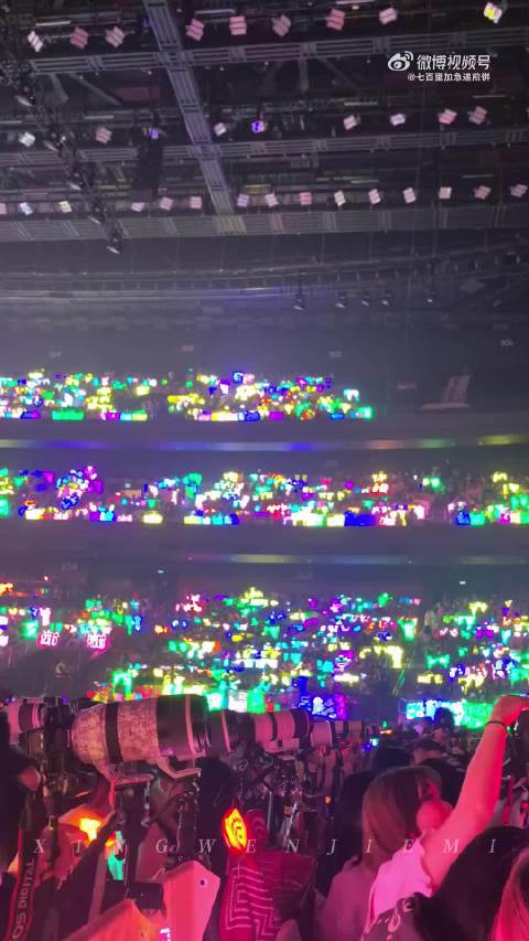 荣耀之战内场灯牌，谁的灯牌更醒目？