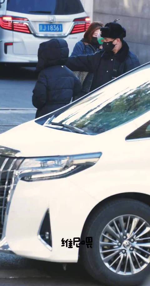 李沁央视马年春晚第三次联排上班 一大早看到美美的沁沁 彩排顺利