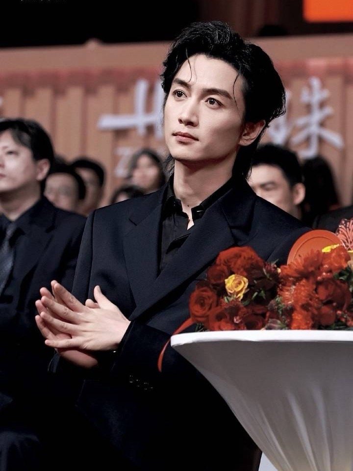 陈晓获评新生代领军人物，新剧《大生意人》《秦谜》表现亮眼