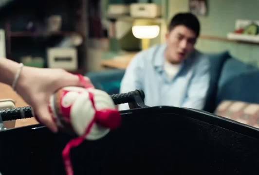 “后来我们恶语相向，却忘了最初我们相爱的模样”