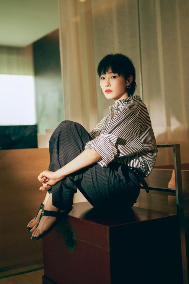 白百何晒18岁儿子正脸照 罕见露脸引发热议