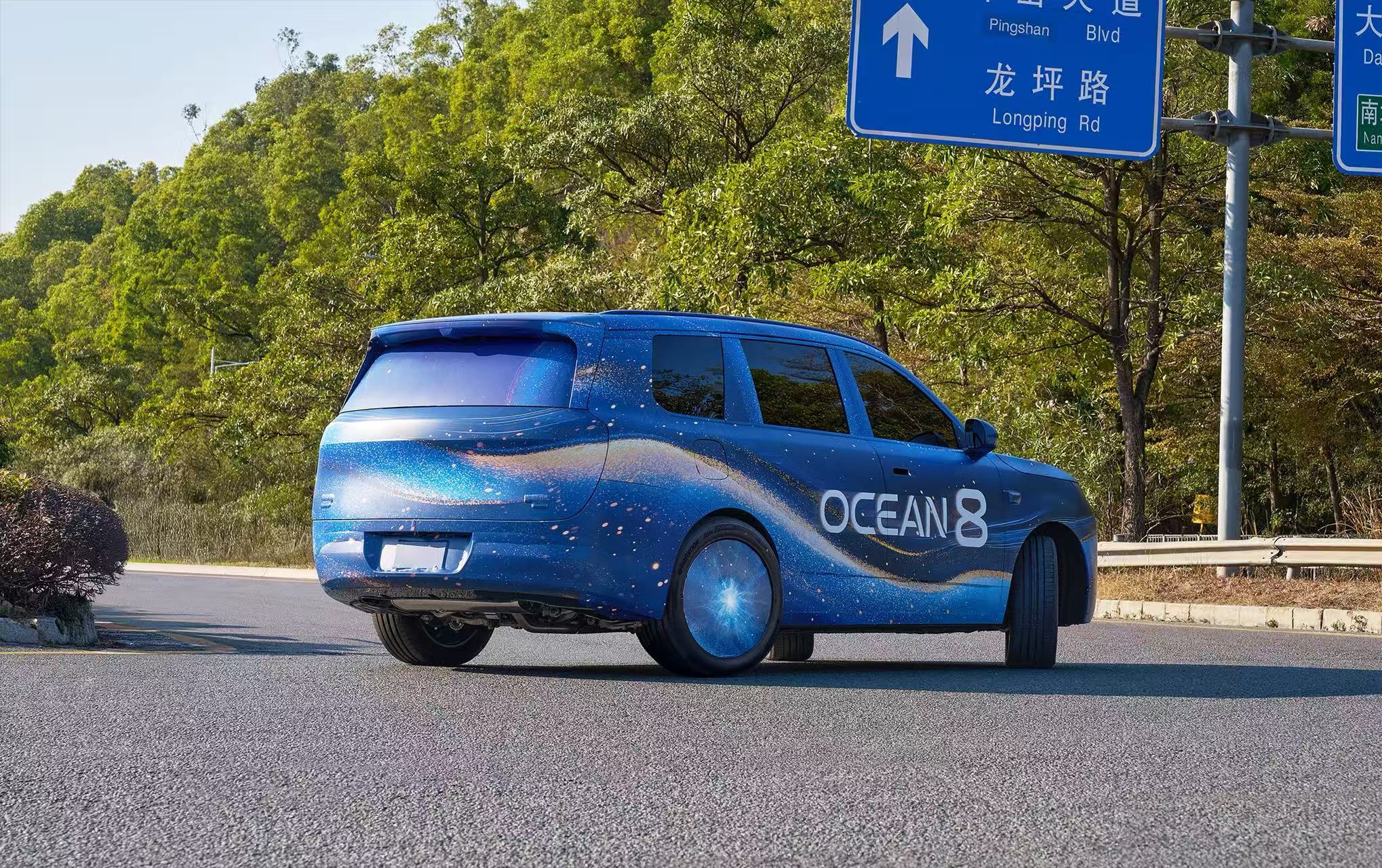 比亚迪海洋8系双旗舰海豹08、海狮08实车曝光，均配后轮转向