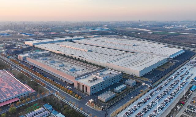 2024年12月17日，合肥，江汽集团与华为携手打造的尊界超级工厂落成。 视觉中国 资料图