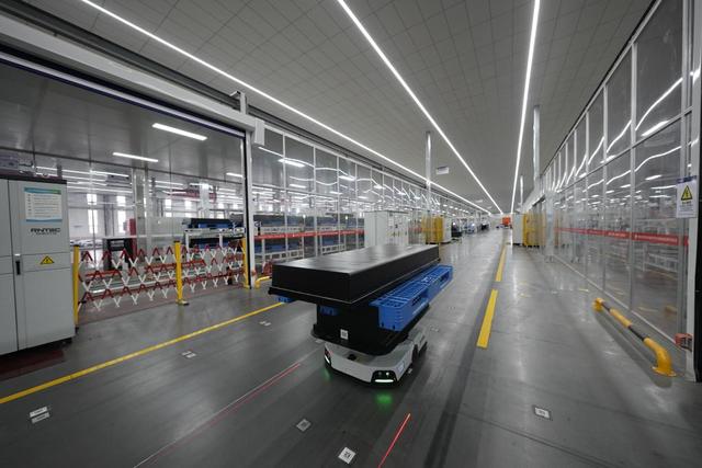 唐山国轩电池有限公司生产车间。新华社发（赵亮 摄）