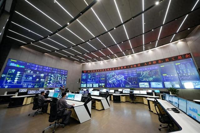 河钢唐钢智能指挥中心。新华社发（赵亮 摄）