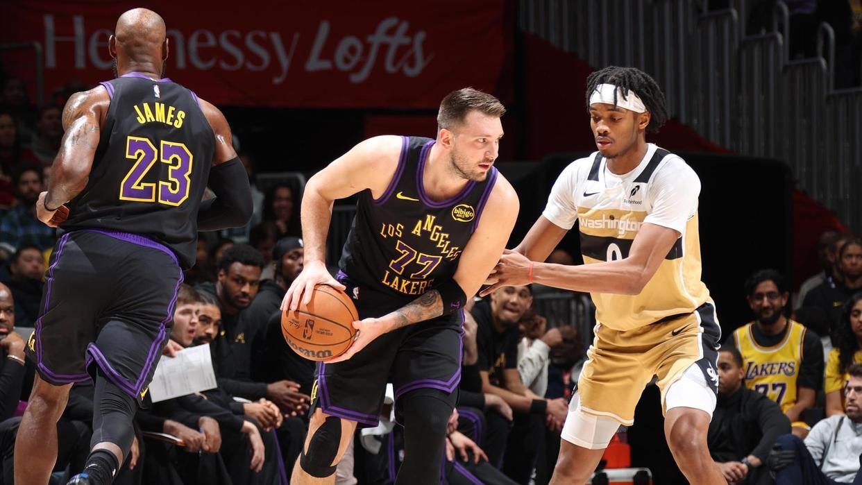 东契奇371113创NBA历史第1神迹,还刷爆纪录!湖人完胜!詹姆斯高效,艾顿暴走