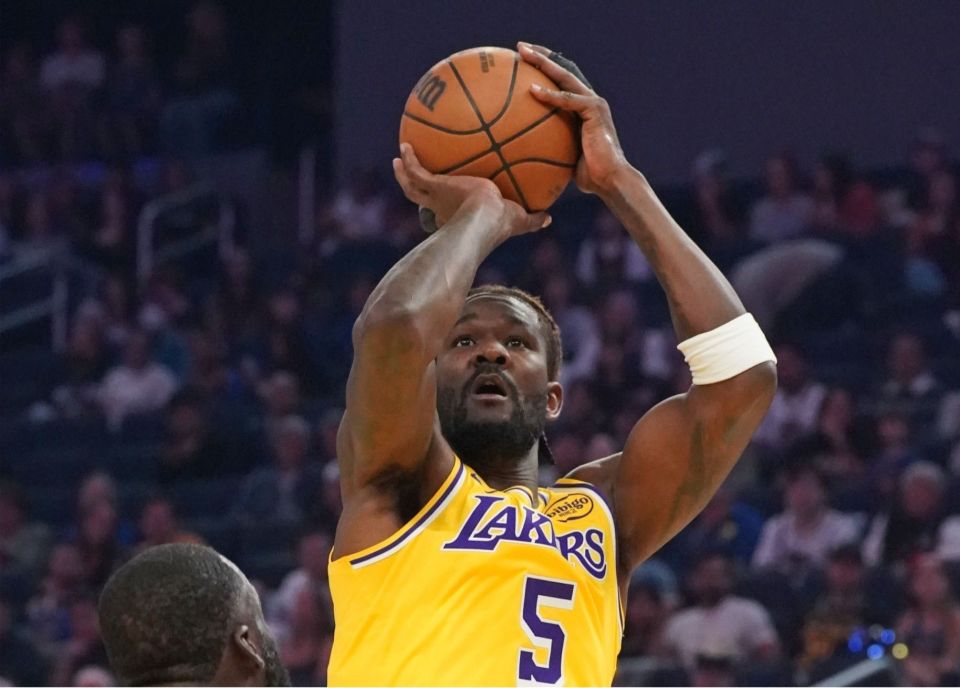 美媒：当艾顿打出20＋10时，湖人的战绩为10胜0负