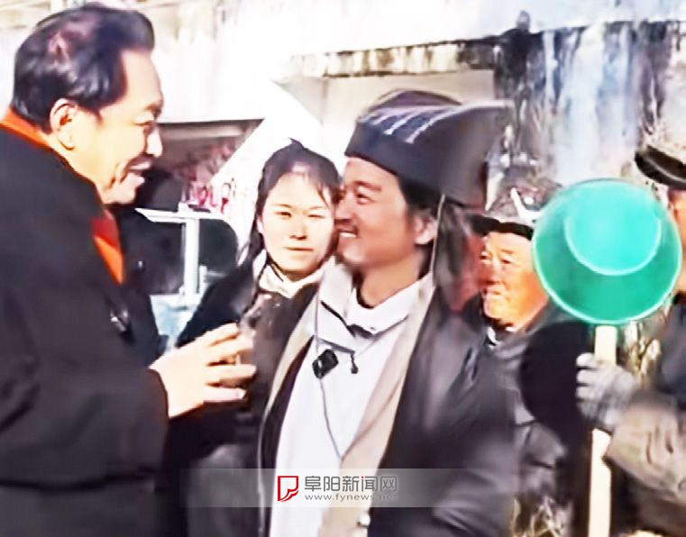 唐国强探访《土味三国》剧组