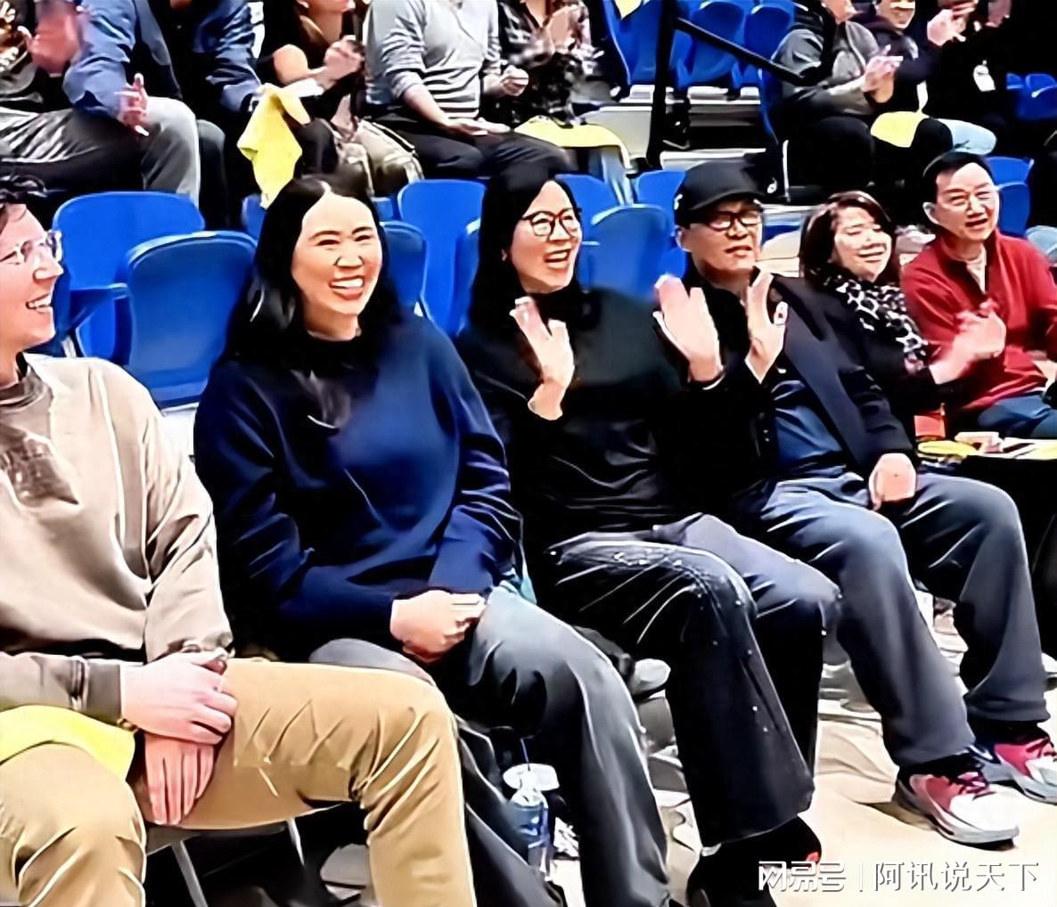 65岁郎平携全家现身赛场，和龚翔宇亲切交谈，女儿白浪比妈妈高大|中国女排|奥运会开幕式|朱婷|郎平|里约奥运会|龚翔宇