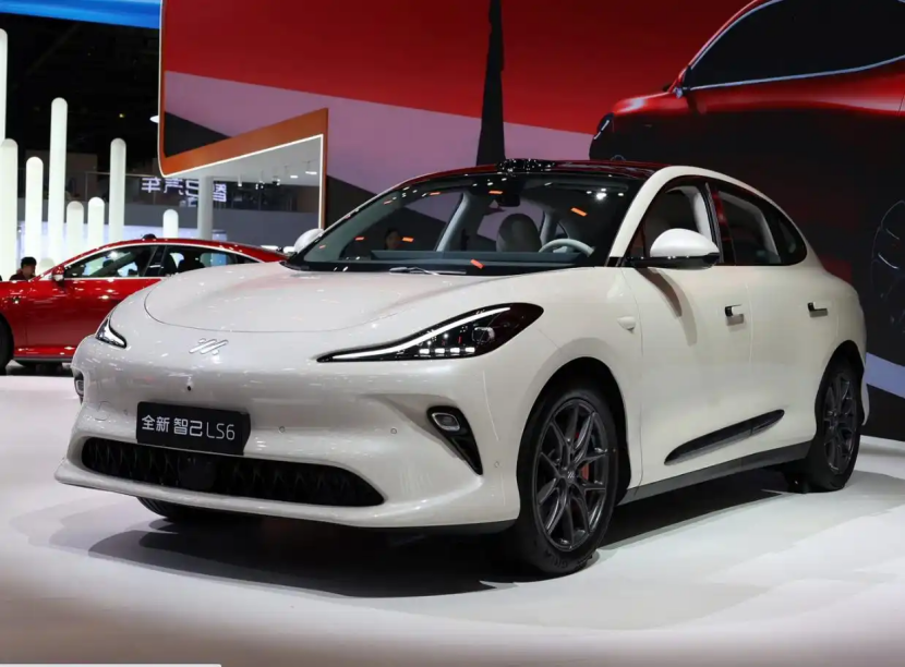 增程式再进化:“大电池小油箱”激活销量与场景潜力