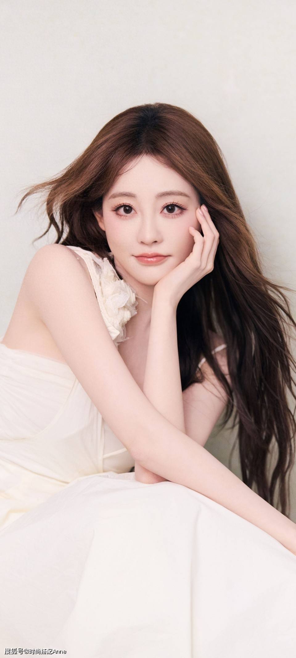 绝美绽放！从 “周芷若” 到时尚缪斯，祝绪丹把清冷与柔美焊在身上