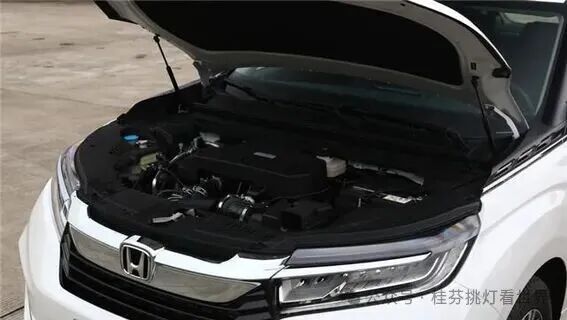 本田冠道空间实测:后排腿部空间两拳,五口之家使用无压力