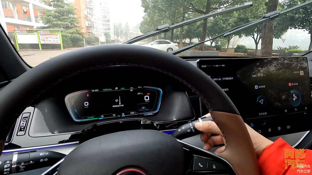 汽车自动雨刷太好用了,很多司机都不会用,简直是白白浪费