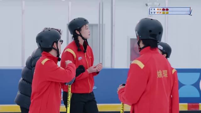 惠若琪冰壶赛场顶住压力完美击打破僵局