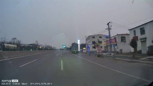 大车司机迷之操作，视频车预判经验不足，到了喊叫的时候已经来不及了