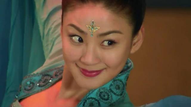 只因一次献舞，两姐妹彻底互换人生