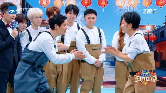 沈腾在王牌对王牌节目中温柔将张凯丽推下水