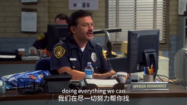 谢尔顿随身物品被盗进了警局！