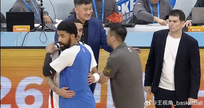 资深媒体人如何评价徐杰左脚踝的习惯性伤病对其职业生涯的影响？