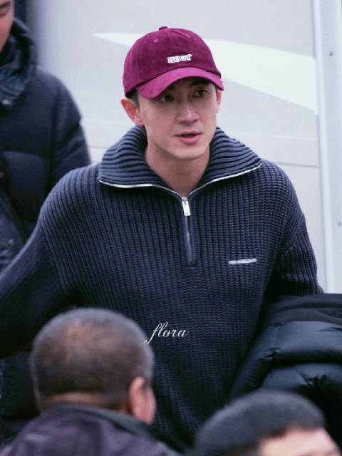 帅气林更新下班啦！真早！