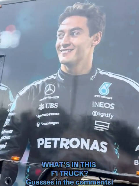 乔治拉塞尔现身梅奔W16场景模拟器卡车广告