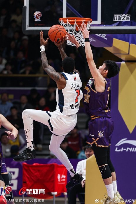 徐杰缺阵导致广东男篮胜率暴跌42%，球队如何应对后场核心空缺？
