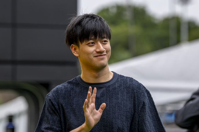 凯迪拉克F1车队2026赛季的正式车手阵容和赛车涂装是怎样的？