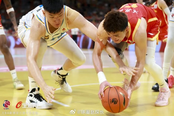 浙江广厦主教练王博在本场比赛中采取了什么特别的战术安排？